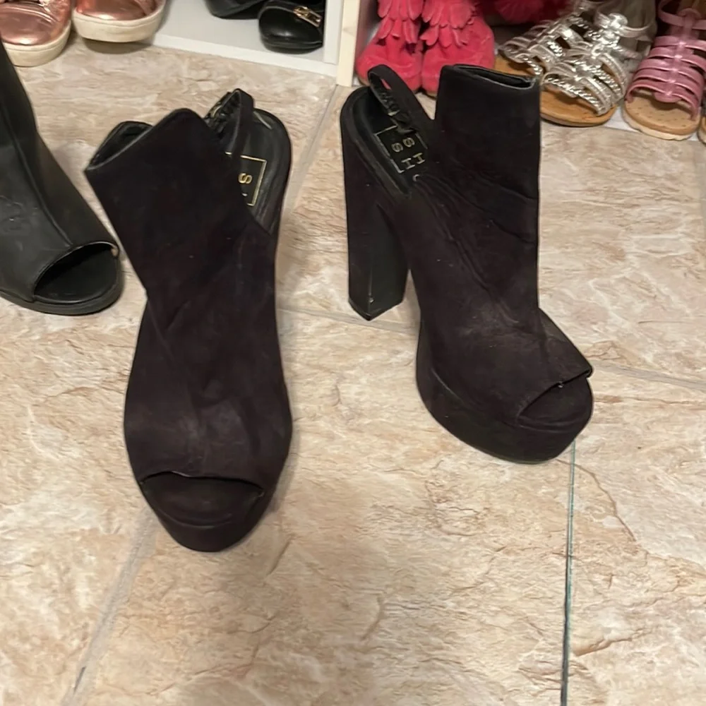 Open toed booties - Picture 1 of 1